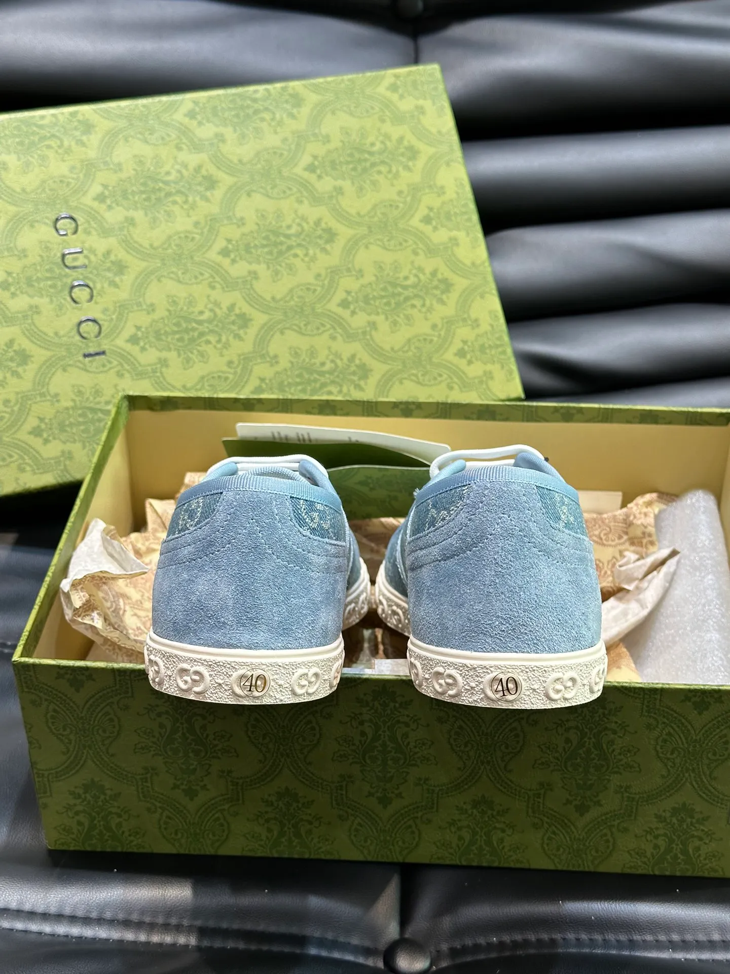 Men's shoes 💰p380 "GUCC*" Couple style 👫 lace-up canvas sneakers, crafted from light blue GG denim fabric, showing uniqueness. Classic details such as the GG printed embossed outsole, interlocking G and "Gucci" embroidery add to the glamorous style. Privately-made T men's shoes 💰pU original outsole, with exquisite details, impeccable fit, and a flat toe that has a retro feel! Customized canvas, classic double G logo, and the spring and summer color combinations are also very interesting! Size: Female 35-39. Male 38-44